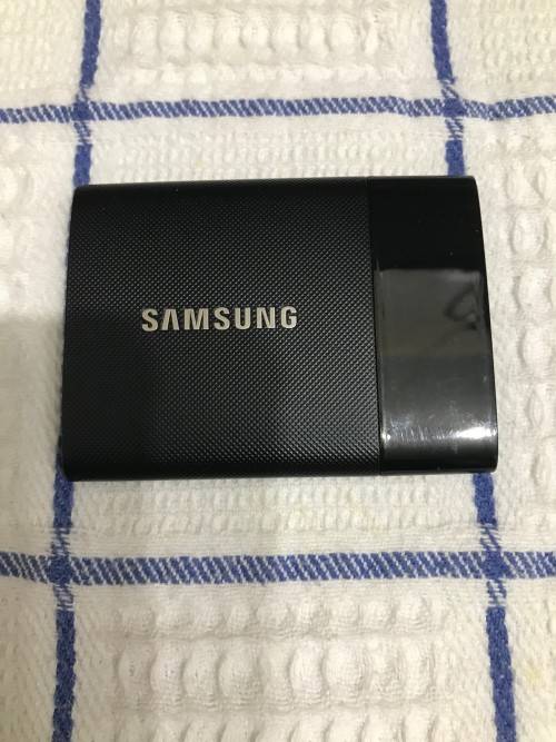 SAMSUNG 1TB USB3 SSD DRIVE