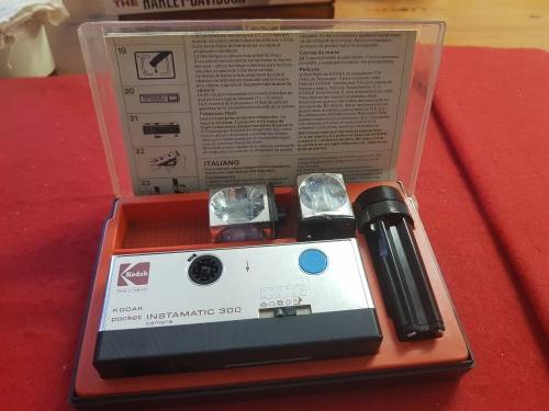 CAMERAs   KODAC INSTAMATIC 300