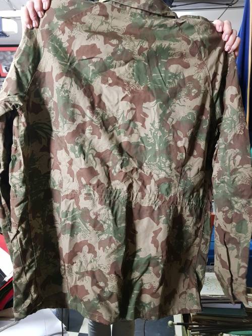 SSOUTH AFRICAN POLICE CAMO JACKET OLD OUTDATED TYPE  SIZE LARGE ARMPIT TO ARMPIT 640MM