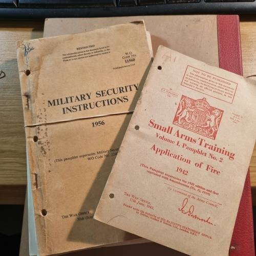RHODESIA, TWO BRIT TRAINING MANUALS USED BY RHODESIAN INSTRUCTORS
