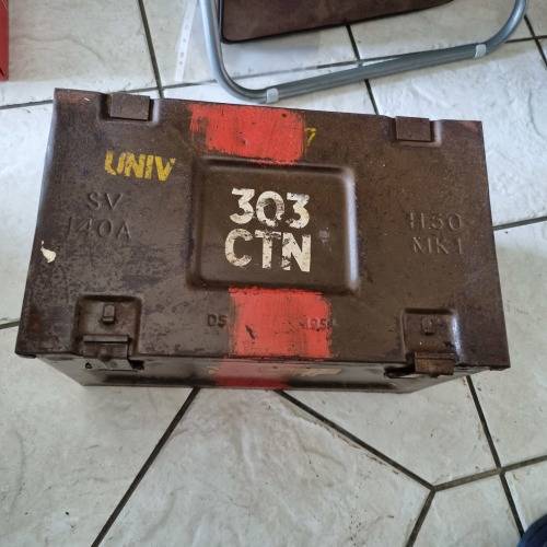 RHODESIA, ARMY 303 METAL AMMO BOX WITH TWO CONTAINERS FITTED INSIDE