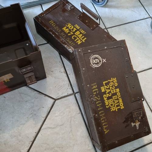 RHODESIA, ARMY 303 METAL AMMO BOX WITH TWO CONTAINERS FITTED INSIDE