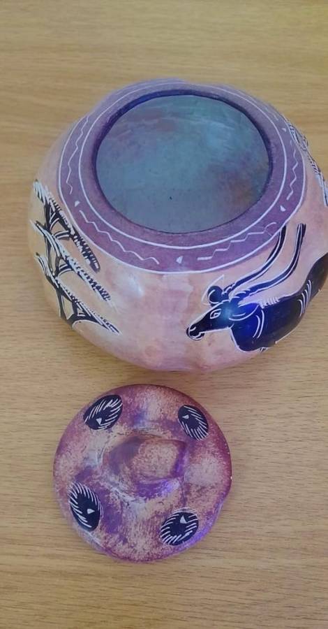SOAPSTONE CALABASH / POT WITH SAN ROCK ART DESIGN