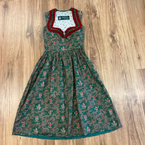 Girls dirndl dress suits 7- 8 years