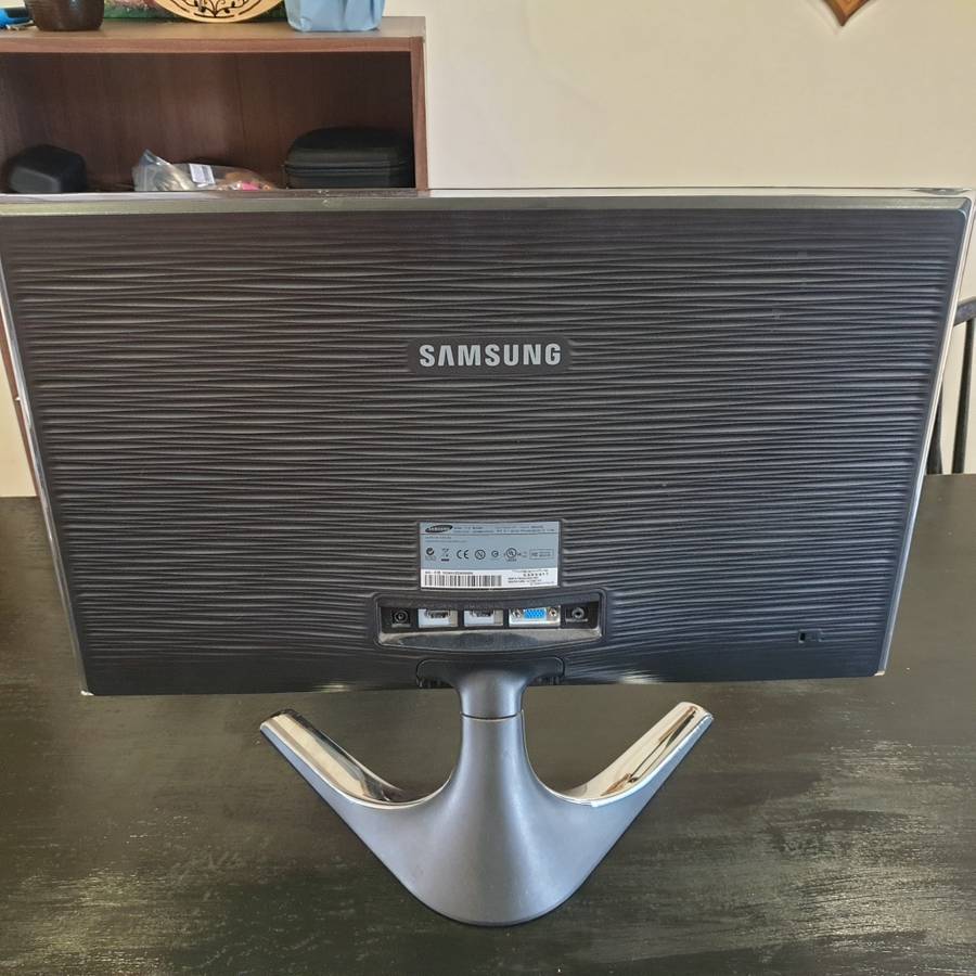 Samsung 24` monitor