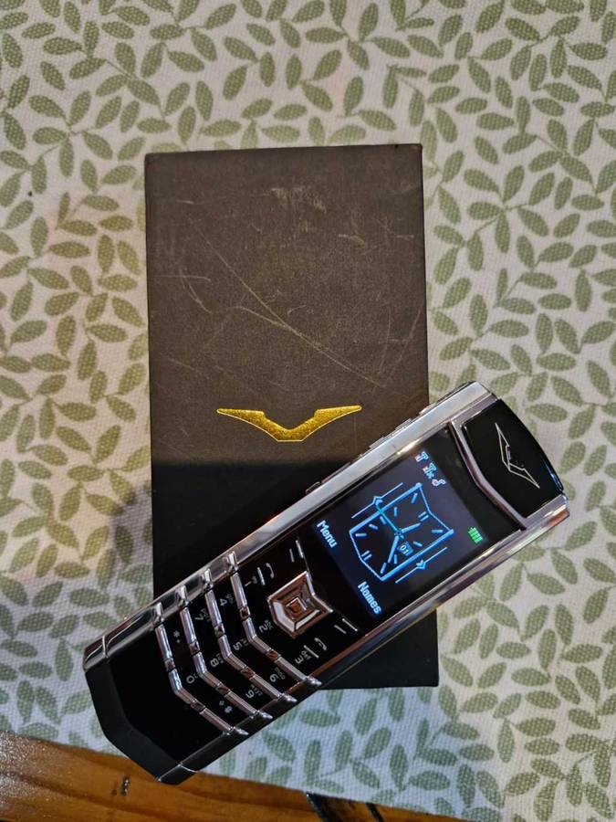 Vertu Signature Black and Silver Copy/Replica *Not Original*