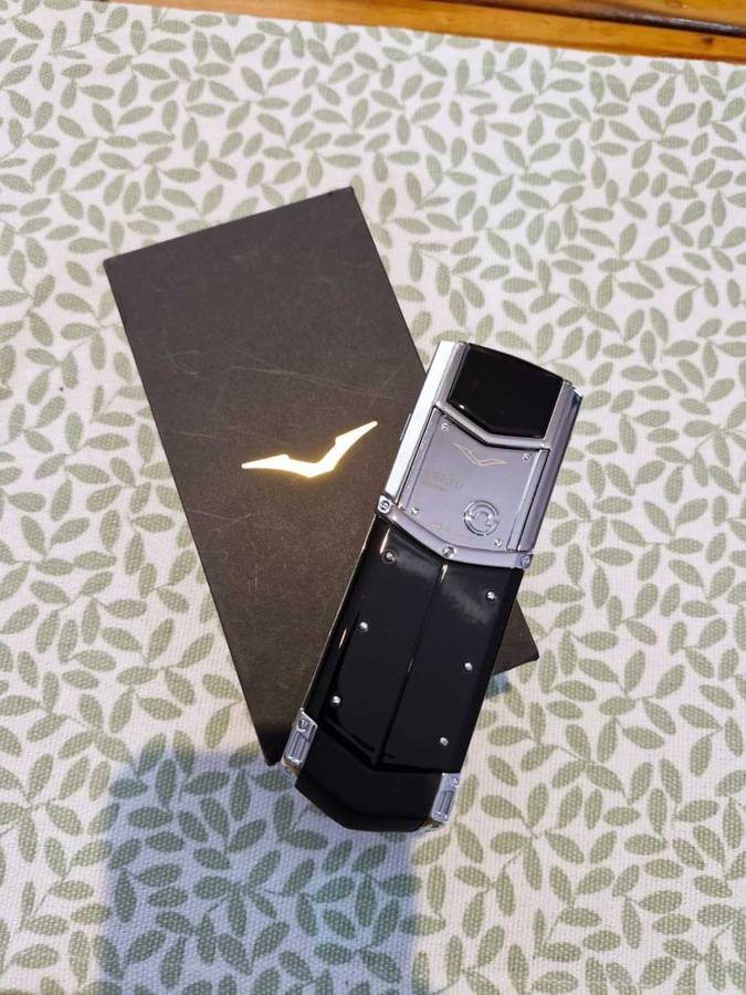 Vertu Signature Black and Silver Copy/Replica *Not Original*