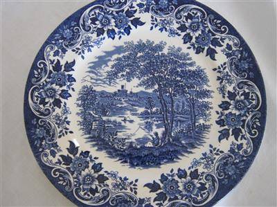 DARK BLUE AND WHITE " ENGLISH SCENE " PLATE by BROADHURST of ENGLAND..22cm ACROSS