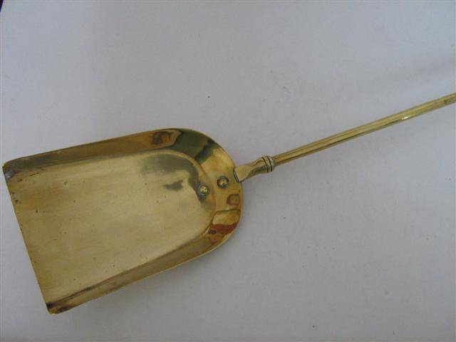 SOLID BRASS ANTIQUE ASH PAN...67.50cm IN LENGTH AND 12cm ACROSS THE MOUTH OF THE PAN