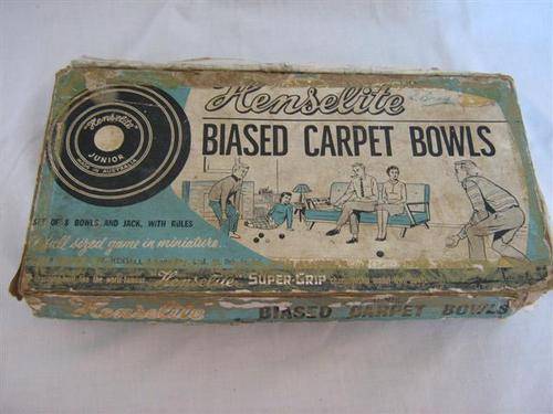 HENSELITE BIASED CARPET BOWLS with WHITE KITTY,IN ORIGINAL BOX.