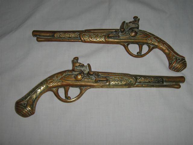 BRASS.. WALL HANGING VINTAGE STYLE PISTOL SET..FLAT BACKED