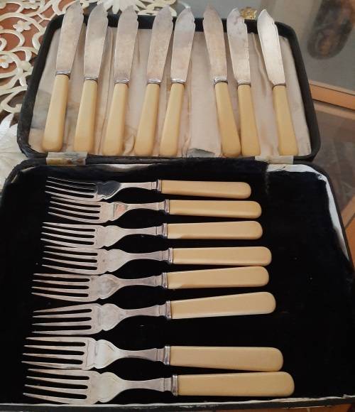 Bone Handle 16 piece Fish Knife & Fork Set