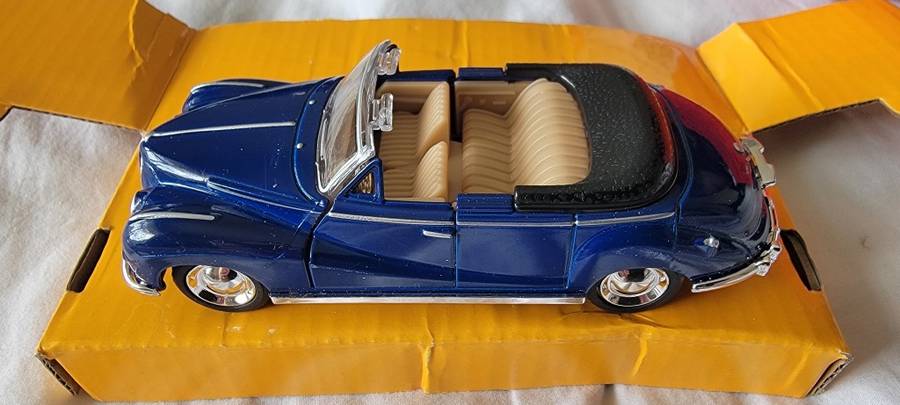 Blue Metal Classic Vintage Model Car, functioning opening doors!