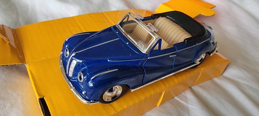 Blue Metal Classic Vintage Model Car, functioning opening doors!