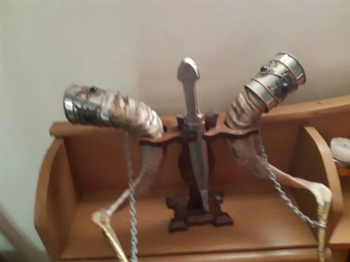 VIKING DRINKING HORNS WITH STAND AND DAGGER