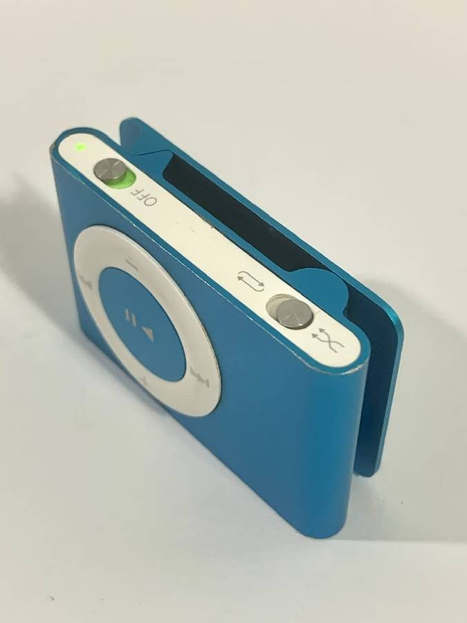 Apple iPod Shuffle Bundle -  2nd Generation (Factory Reset)