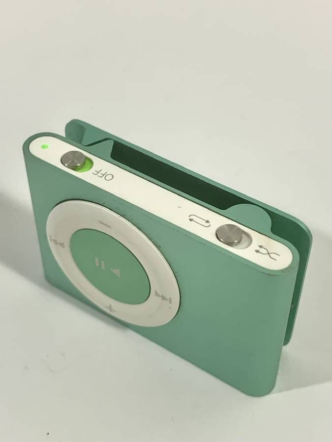 Apple iPod Shuffle Bundle -  2nd Generation (Factory Reset)