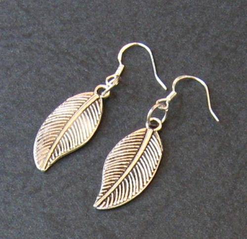 ***Leaves Charm Earring***