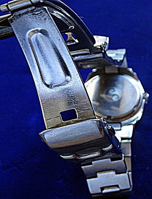 ## Seiko Kinetic Auto Relay Watch (Glass scratched) ##