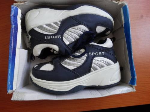 2 in 1 Wheelie Shoes Color Blue Fits 5 -7 year old Size 13