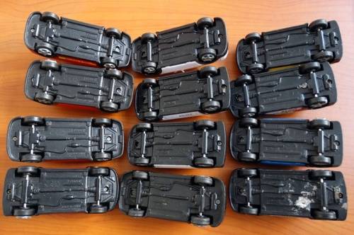 12 Tema Plastic SUV's .5cm wide 3.5cm high