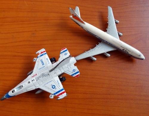 2 Die Cast Model Airplanes Shabak