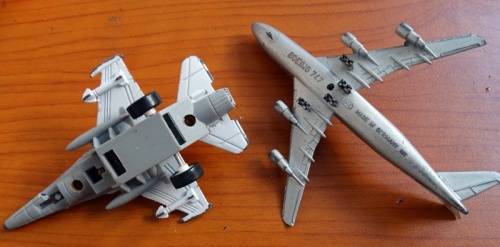 2 Die Cast Model Airplanes Shabak