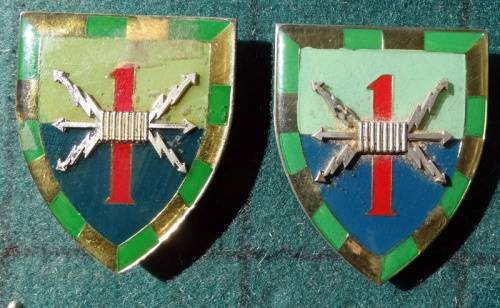 Pair Of  1 Signals Regiment Flashes . Pins Intact (17)