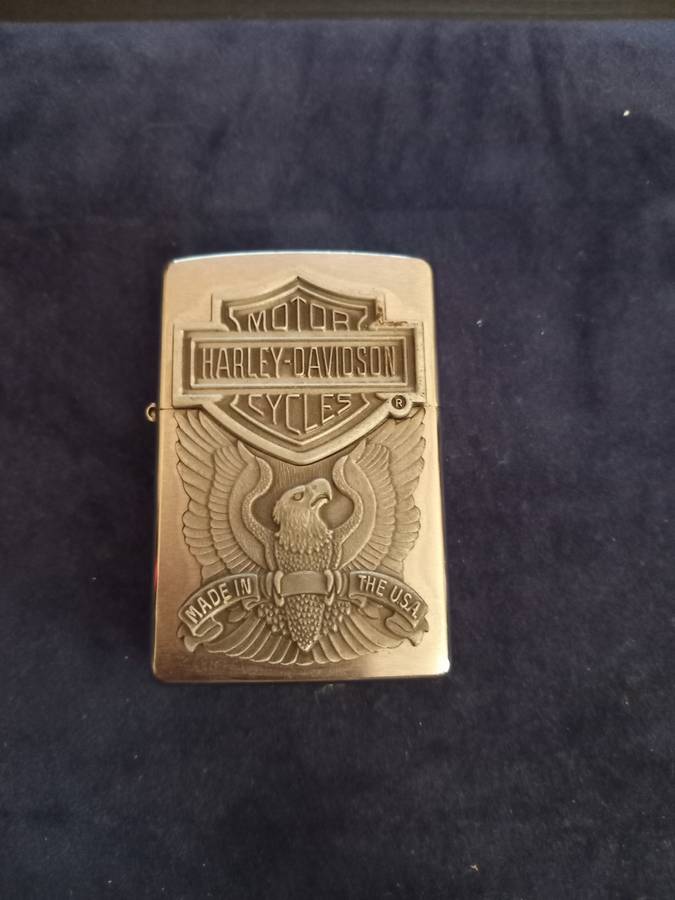 Harley Davidson Zippo Lighter. needs gas