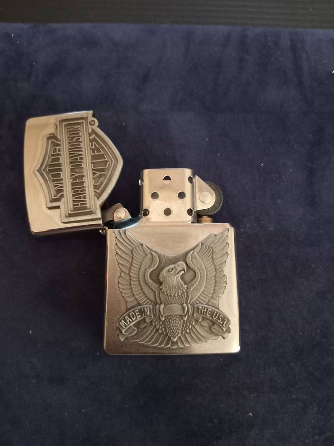 Harley Davidson Zippo Lighter. needs gas