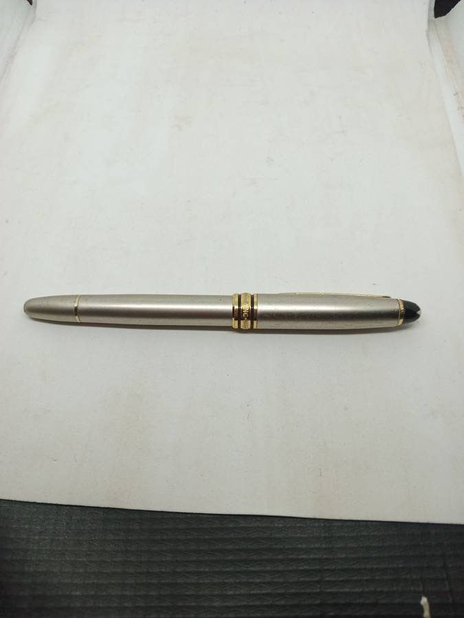 Mont Blanc Ink pen (Silver)
