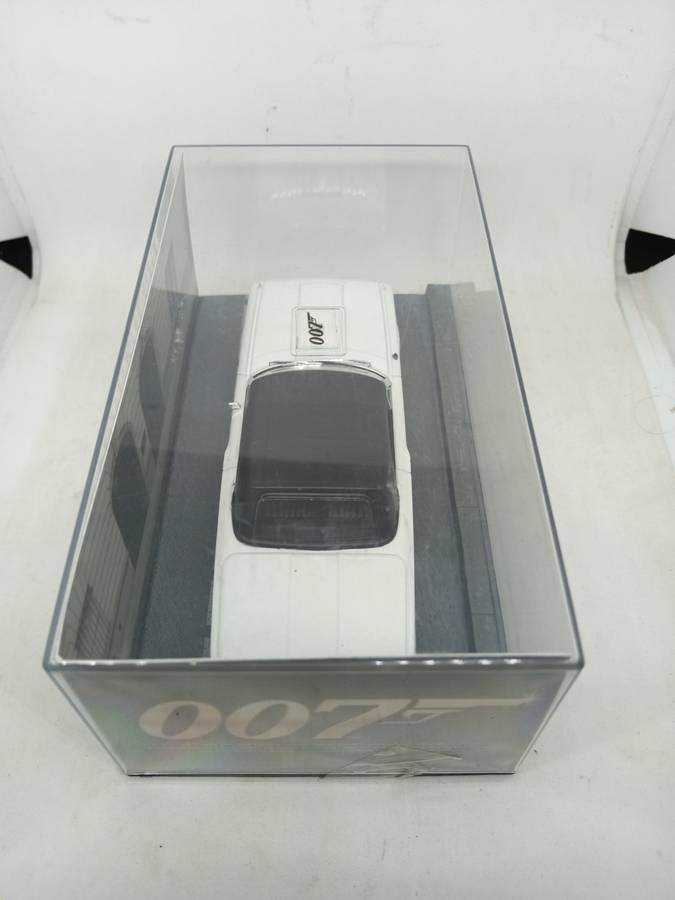 Ford Thunderbird - Thunderball 007 Edition Sealed with book