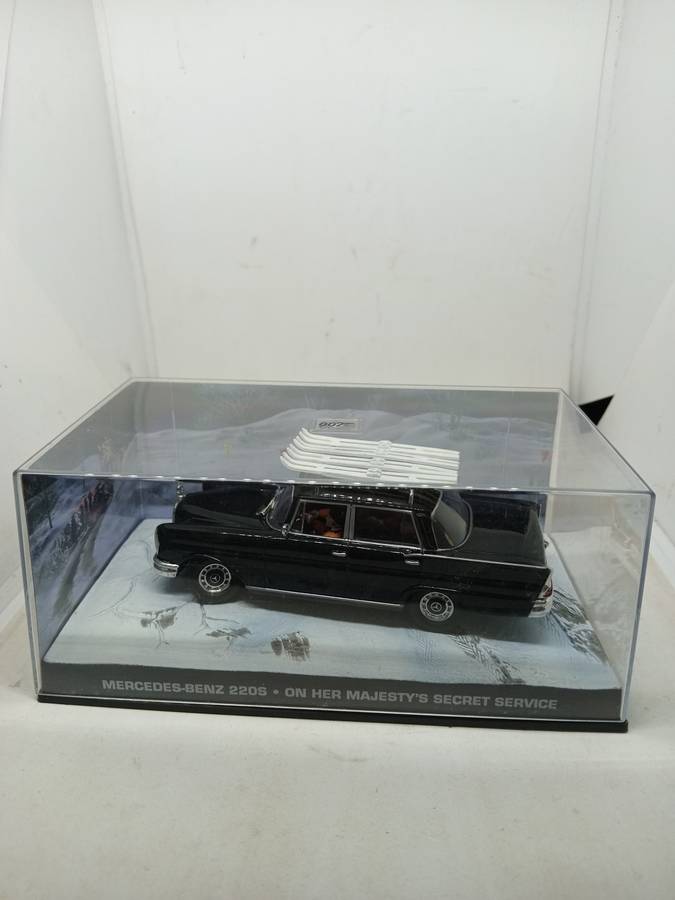 Mercedes 220 S - On Her Majesty`s Secret Service 007 Edition Sealed with Magazine