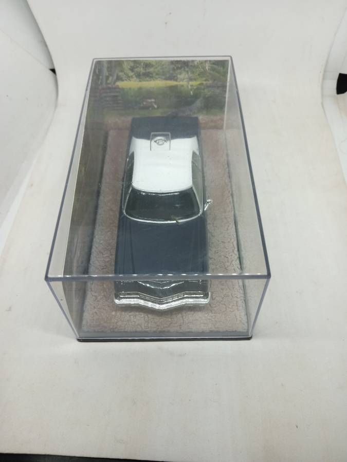 Chevrolet Impala Custom Coupe - Live and let die 007 Edition. Sealed with book