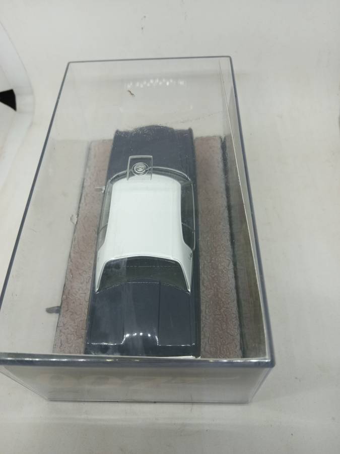 Chevrolet Impala Custom Coupe - Live and let die 007 Edition. Sealed with book