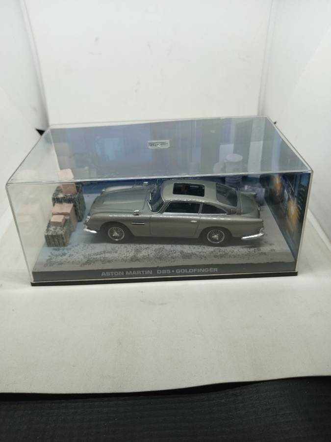 Aston Martin DB5 Gold Finger 007 Edition Sealed with book
