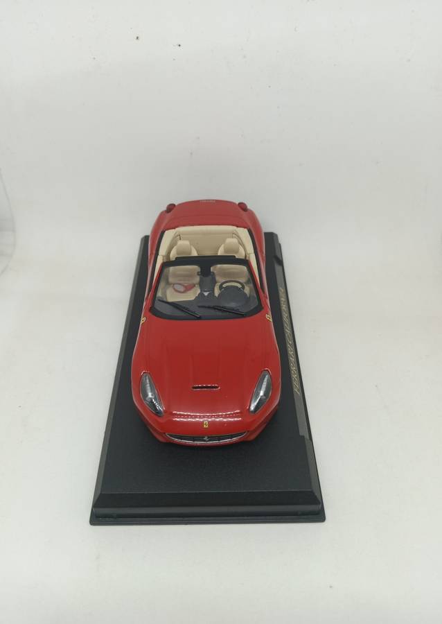 Official Ferrari California - Scale 1/43