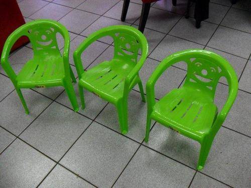 KIDS PLASTIC CHAIRS