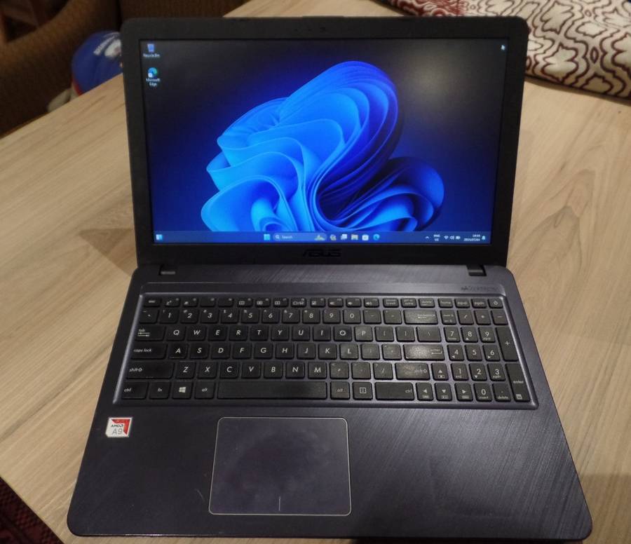 ASUS VivoBook 15 AMD A9 Radeon R5 Graphics 500GB SSD 8GB RAM Win 11 Home