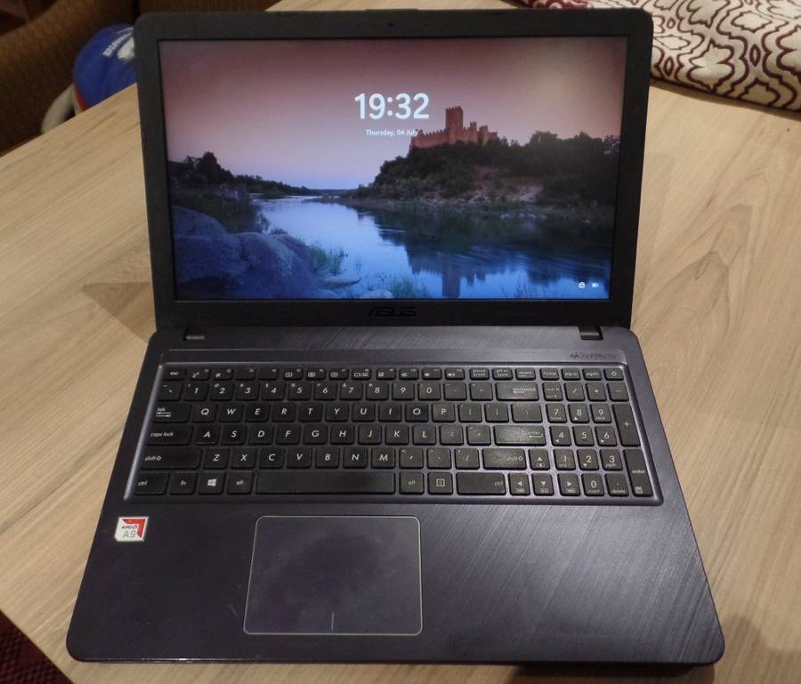 ASUS VivoBook 15 AMD A9 Radeon R5 Graphics 500GB SSD 8GB RAM Win 11 Home
