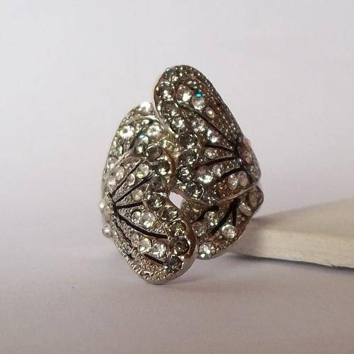 DON'T MISS THIS ONE.. UNIQUE DESIGN RING 9 - MAKE A STATEMENT - PLACE YOUR BID NOW