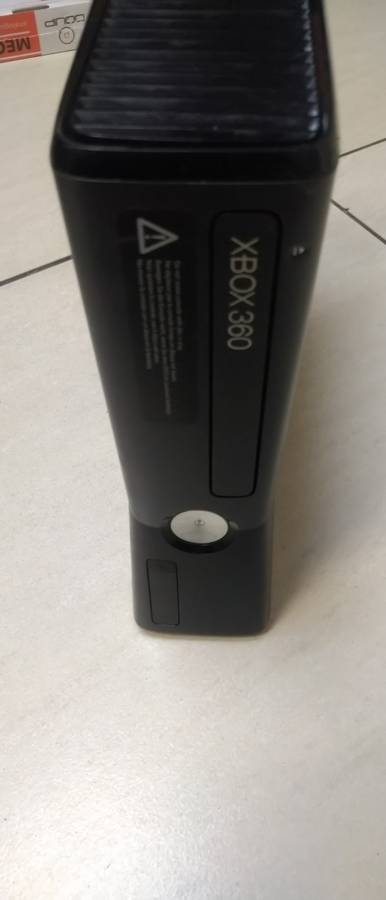 XBOX 360 CONSOLE 4GB
