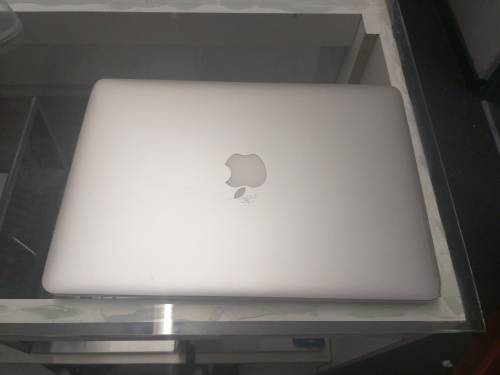 Macbook Pro Retina** A1502 **2015 BROKEN SCREEN **NO SSD** NO CHARGER*** OTHERS WORKING FINE