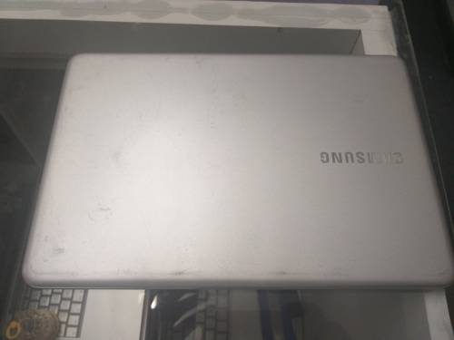 Samsung NP900x3N** Core i5 **8gramNO SSD** NO CHARGER** MOTHERBOARD** ON BUT NO DISPLAY