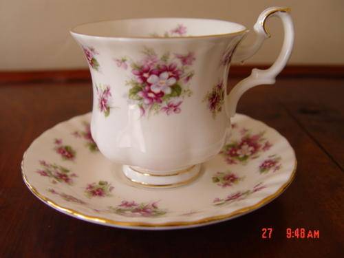 Royal Albert Duo-- Sweet Violets