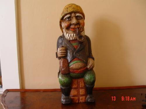 Quaint Wooden Bottle Holder