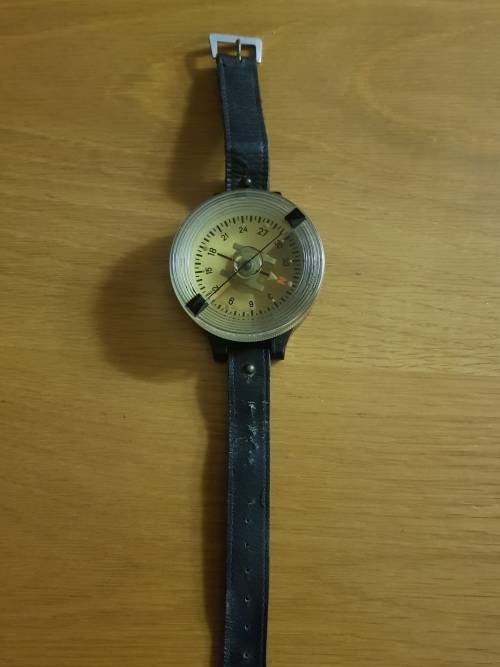 AK39 WW2 German Wrist Compass