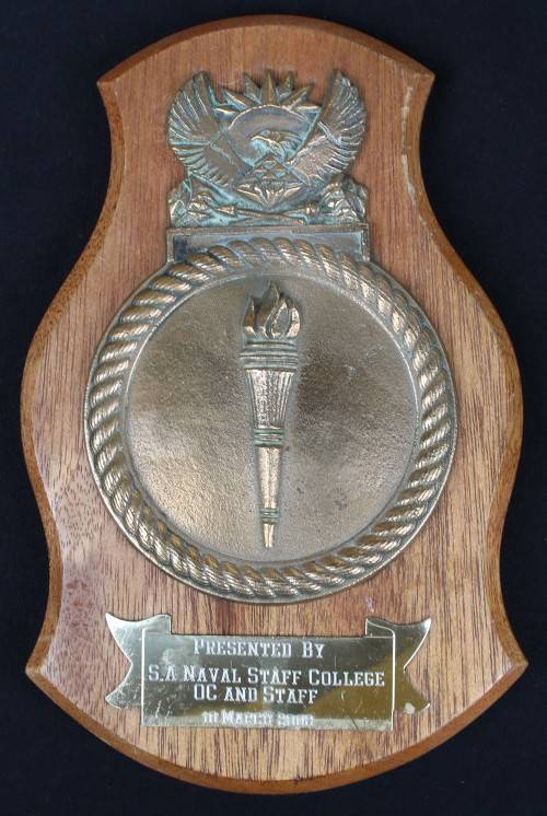 PLAQUE PRESENTED BY SA NAVAL STAFF COLLEGE OC AND STAFF 10 MARCH 2008