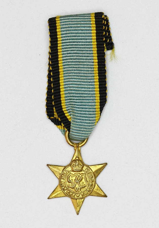 MINIATURE MEDAL: AIR CREW EUROPE STAR EF