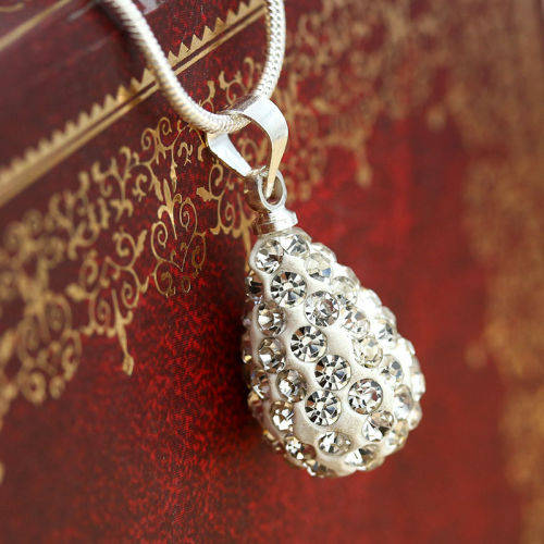 Stunning TearDrop Pendant Rhinestone Necklace